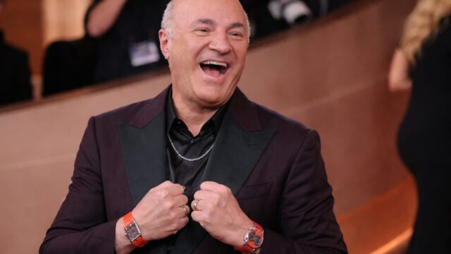 Kevin O’Leary spune că firmele din portofoliu înlocuiesc consultanții cu AI. Cum se mută presiunea de cost în P&L