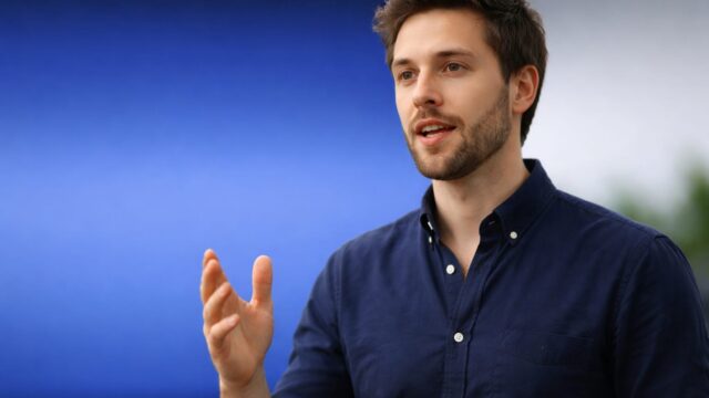 Meta mută Facebook spre căutarea cu AI. Google riscă presiune pe un segment cheie de monetizare