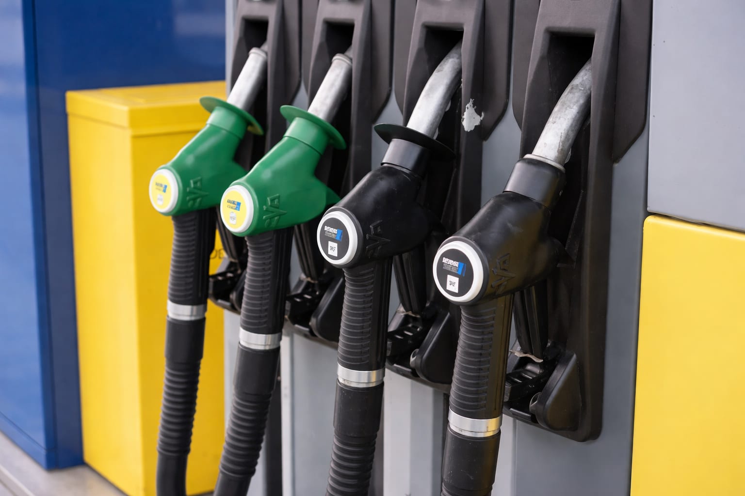 OMV Petrom a scumpit carburanții cu 10 bani pe litru. Ce înseamnă motorina mai scumpă pentru inflație și transport OMV Petrom a scumpit carburanții cu 10 bani pe litru. Ce înseamnă motorina mai scumpă pentru inflație și transport