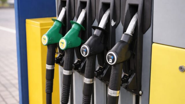 OMV Petrom a scumpit carburanții cu 10 bani pe litru. Ce înseamnă motorina mai scumpă pentru inflație și transport