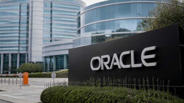 Oracle taie 500 de posturi în București, după 400 anul trecut.