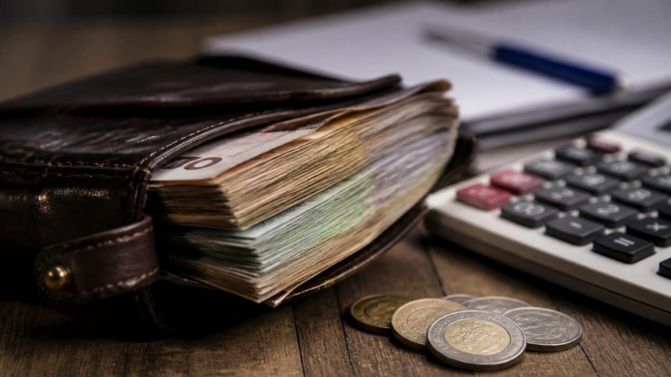 Pensionarii cu venituri mici pot cumula cinci forme de sprijin în 2026