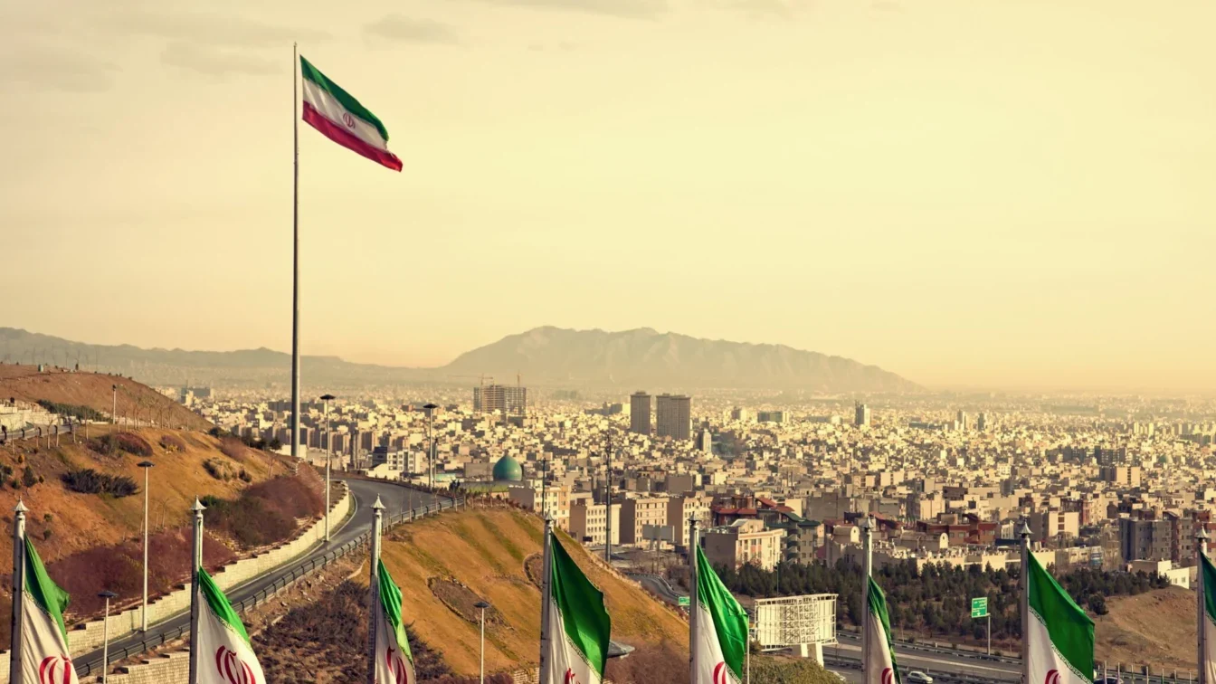 Petrolul atinge 96 dolari pe baril după atacul din Iran. Cum reacționează piețele