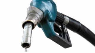 Petrom a scumpit carburanții cu 5 bani pe litru. Cum poate plafonarea adaosului să țină prețurile sus