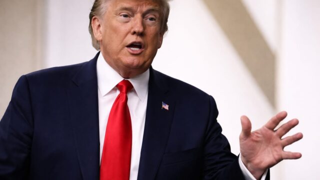 Departamentul de Justiție, chemat de Trump să investigheze benzina. Ce blochează scăderea prețurilor la pompă