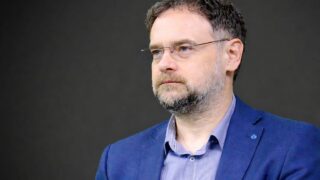 Deficitul mai mic reduce costul datoriei și ridică bursa. Cine câștigă din validarea pieței și ce risc rămâne