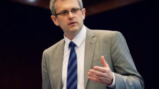 Trei vulnerabilități macro împing România spre un test critic. Poate fi evitată retrogradarea ratingului de țară