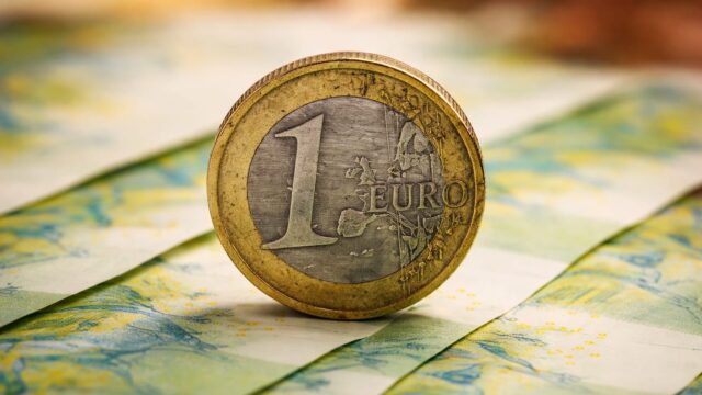 Euro a trecut de 5,3 lei la mai multe bănci, cu 0,10 lei peste cotația interbancară