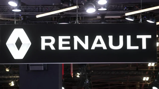 Renault limitează la 5% veniturile din apărare. Dacia vizată.