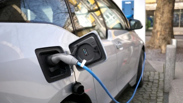 Producătorii chinezi de auto electrice își reconfigurează prezența în SUA. Vizează piața nord-americană prin producție locală sau parteneriate.