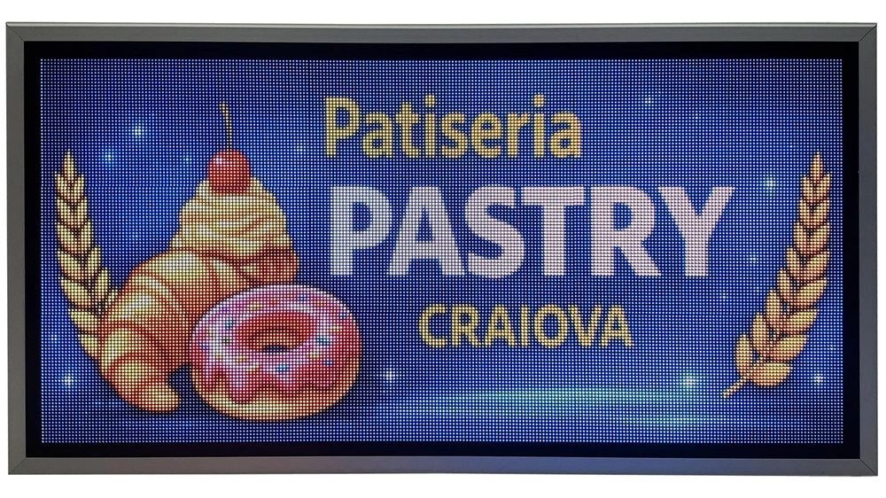 Producător român de reclame LED: cum arată un business construit pe ce produce, nu pe ce importă