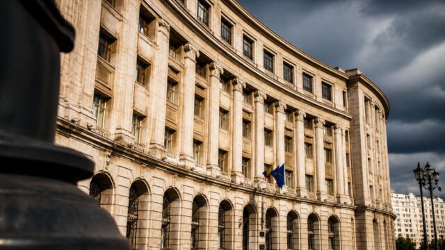 Două luni și peste 4,5 miliarde de euro fără impact pe datorie. Poate România să evite blocajul legislativ din PNRR