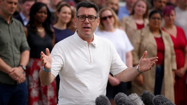 Andy Burnham, al șaptelea premier britanic în zece ani