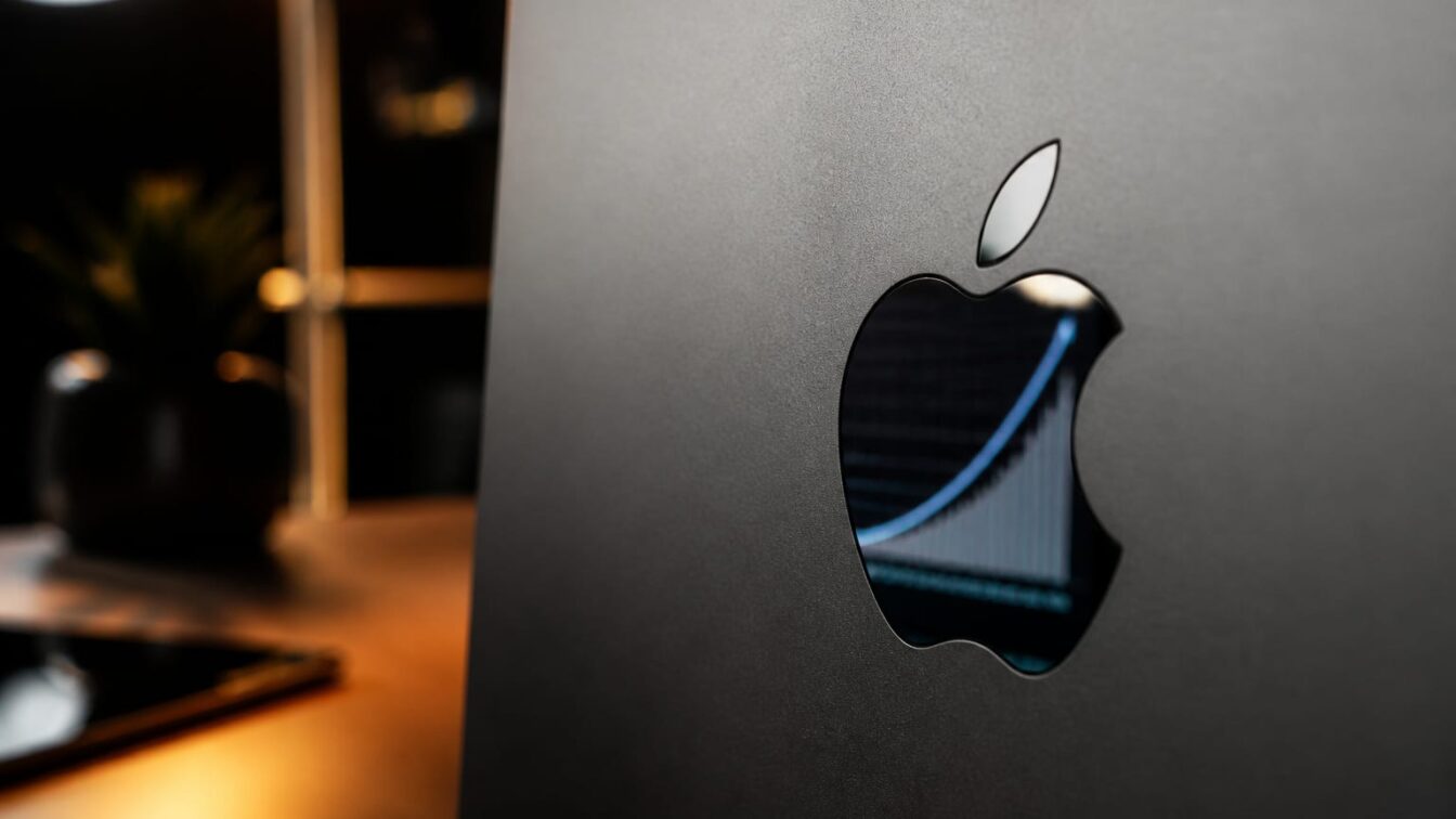 Apple a ajuns la 4.880 de miliarde de dolari, redevenind cea mai scumpă companie din lume