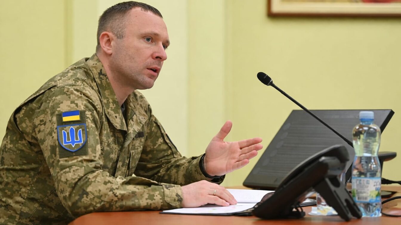 Zelenski schimbă comanda armatei ucrainene. Fereastra de risc din Donbas pune presiune pe resursa umană și ajutorul