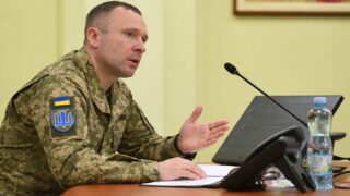 Zelenski schimbă comanda armatei ucrainene. Fereastra de risc din Donbas pune presiune pe resursa umană și ajutorul