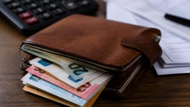 Salariul net poate crește cu până la 210 euro pe an fără majorare brută
