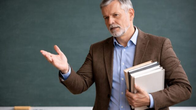 Salariul de 3.770 lei net pentru un profesor debutant adâncește deficitul la științe exacte