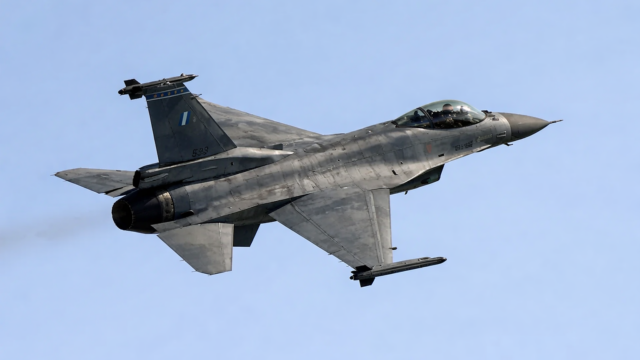 O dronă doborâtă de un F-16 la 80 km de București. Nicușor Dan explică de ce a fost posibilă interceptarea târzie