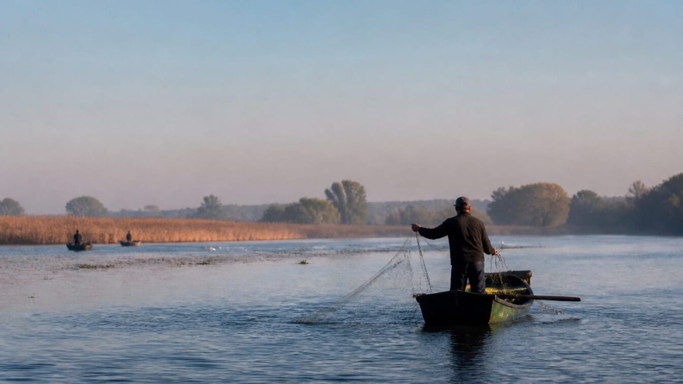 Lacul Brateş – o importantă bază de pescuit din judeţul Galaţi