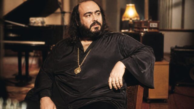 Viaţa şi cariera lui Demis Roussos