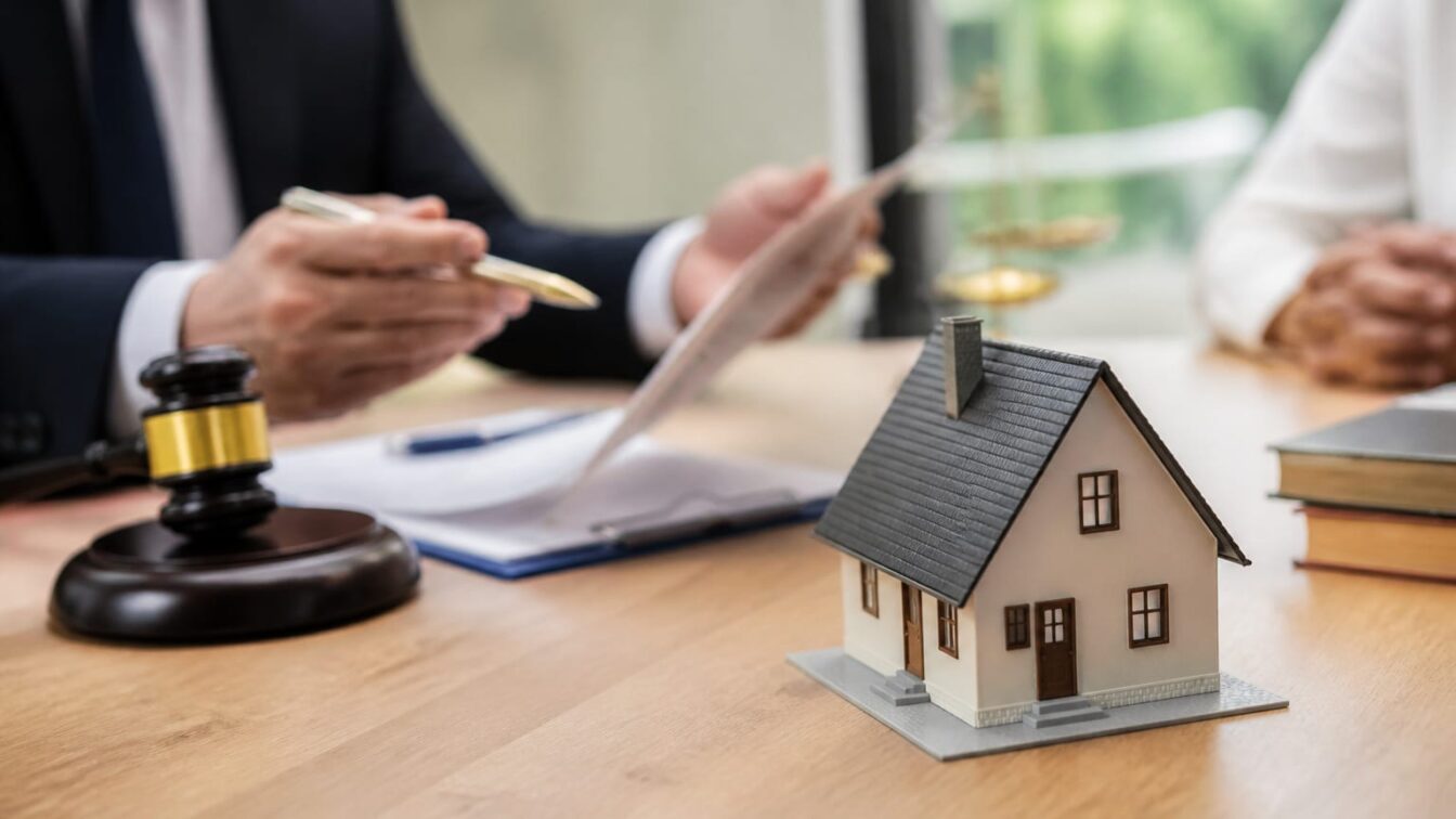 Vrei sa cumperi un imobil? Iata sfaturile unui avocat specializat in domeniu!