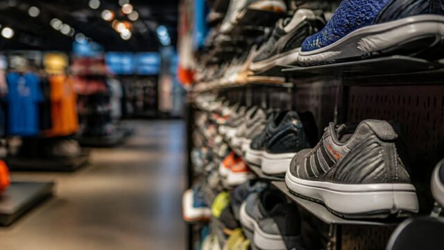 De ce cumpără un investitor britanic o rețea pe pierdere din 2020. Miza pentru retailul sportiv din România și CEE