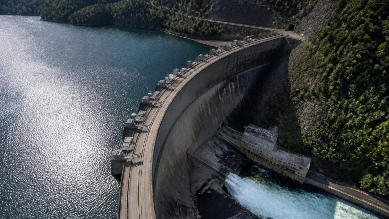96,7 miliarde lei pentru Hidroelectrica la un preț record de 215 lei. De ce contează avansul de încă 3,4%