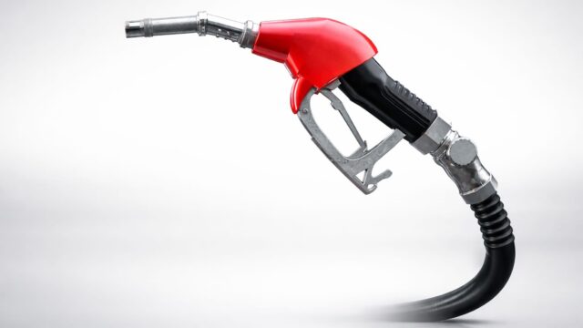 Carburanții ar urma să se ieftinească din iulie. Miza pentru transportatori și inflație rămâne costul motorinei