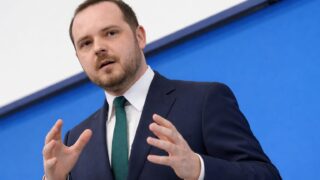 4.000 de lei mai puțin la salariu și 2.000 de specialiști fără post. Cât costă pentru spitale noua ecuație din sănătate