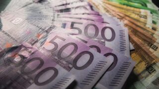 Șase proiecte legislative pot decide rapid accesul la miliarde din PNRR. De ce presiunea cade pe sesiuni extraordinare