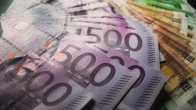 Șase proiecte legislative pot decide rapid accesul la miliarde din PNRR. De ce presiunea cade pe sesiuni extraordinare