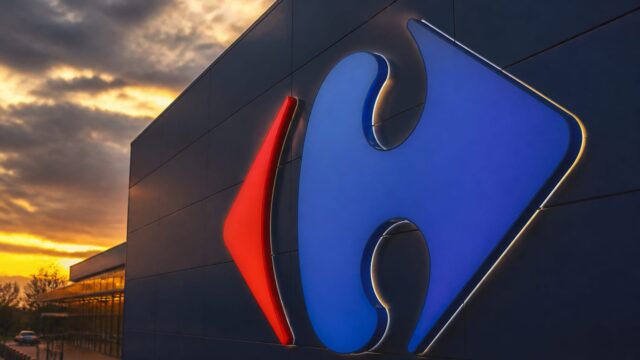 Pavăl Holding a cumpărat Carrefour România pentru 823 de milioane de euro