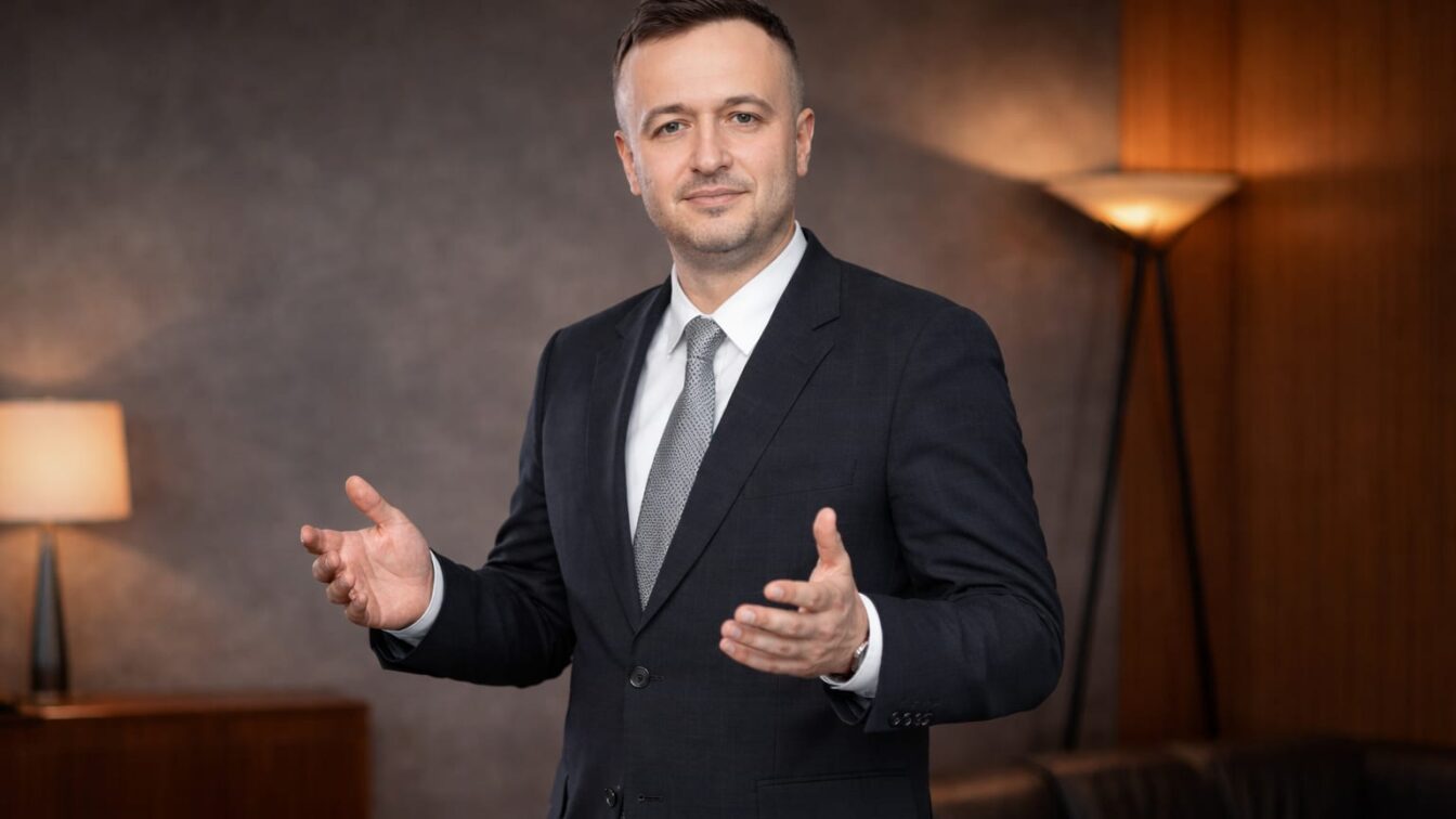 BET a urcat cu peste 80% într-un an, atingând 36.000 de puncte