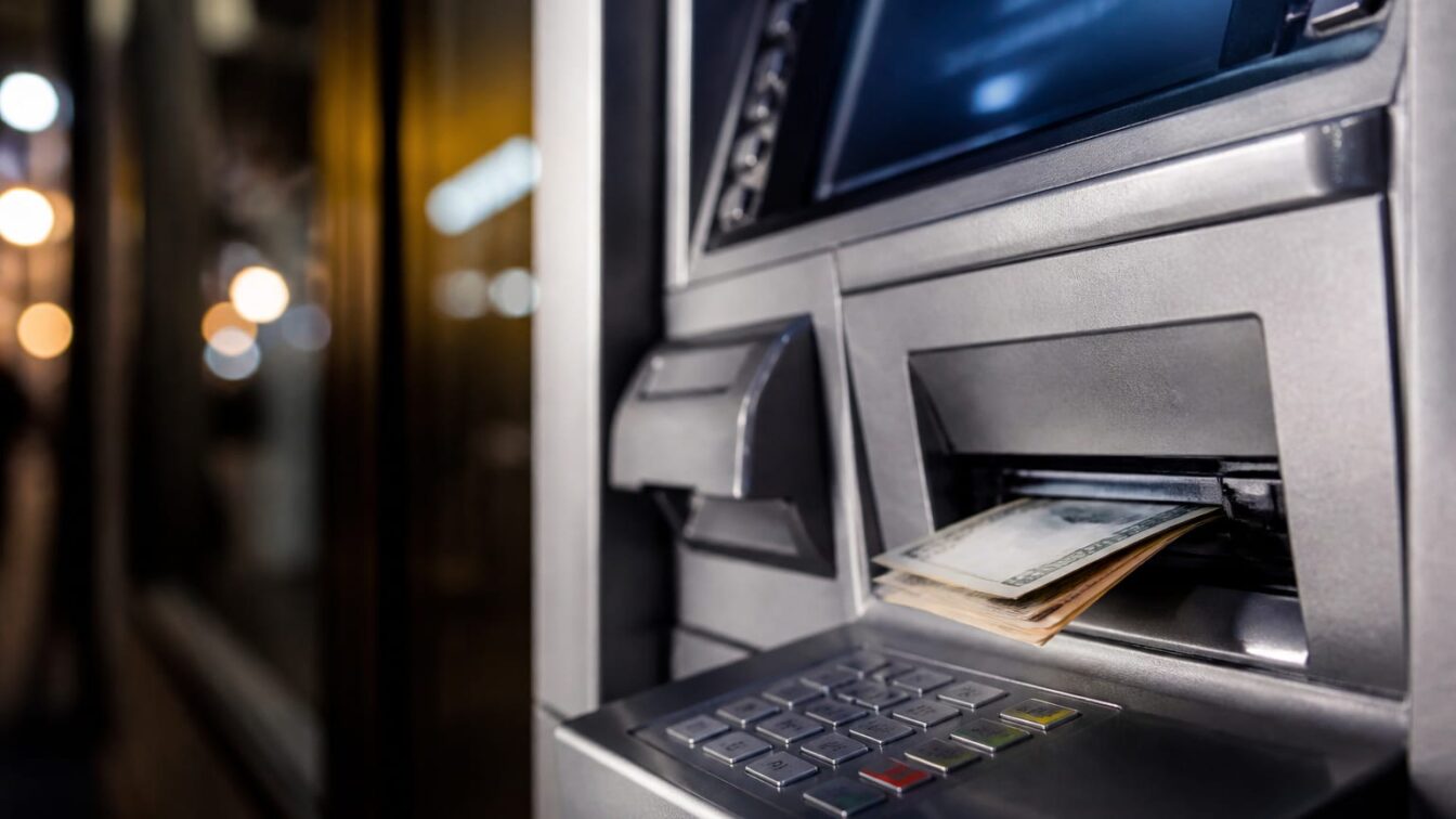 Plafonarea cash-ului poate fi utilă doar dacă statul nu transformă banca în obligație scumpă