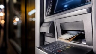 Plafonarea cash-ului poate fi utilă doar dacă statul nu transformă banca în obligație scumpă