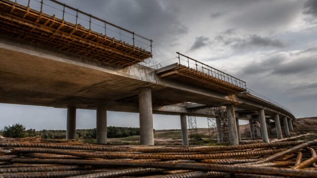 România riscă să piardă miliarde din PNRR pentru infrastructură. Costul finanțării poate crește de la 2% la 8%