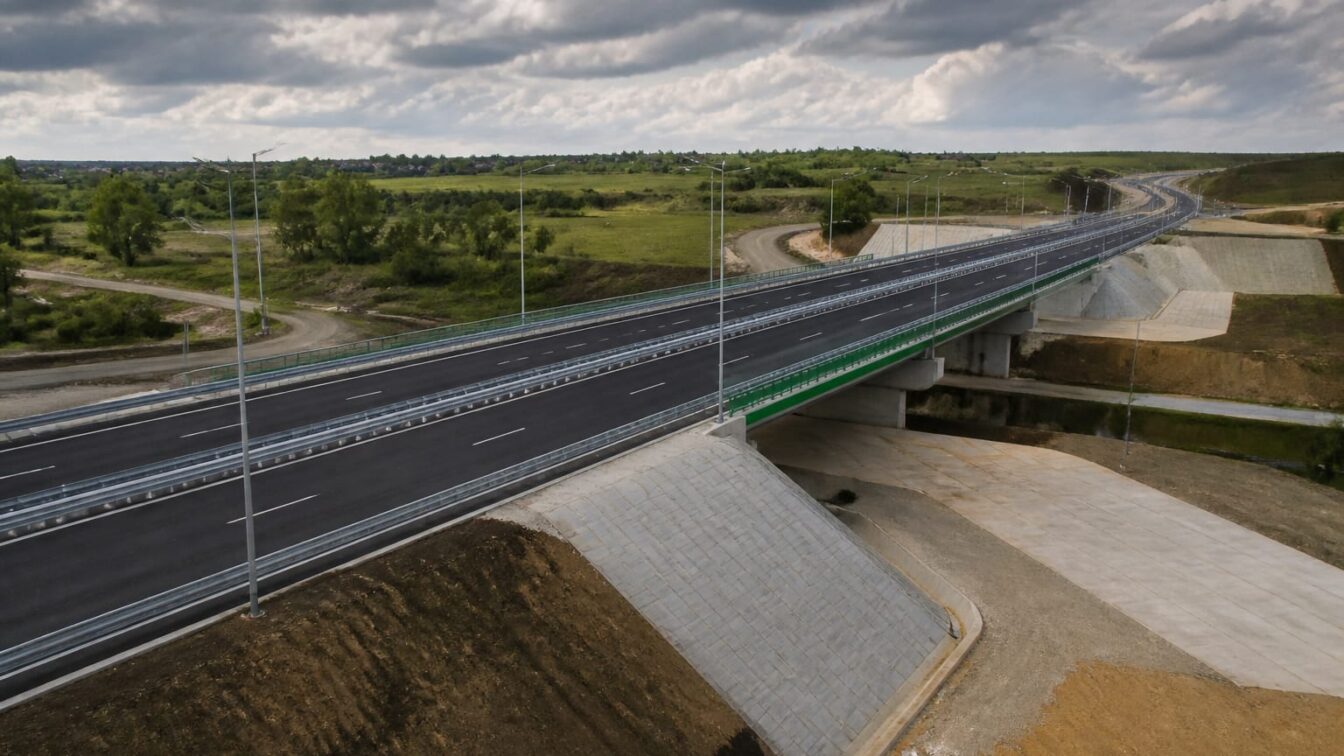 Podul de la Ungheni aduce primii 5 kilometri de autostradă în Republica Moldova. Ce câștigă comerțul și investițiile