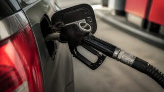 Motorina se apropie de 9,60 lei pe litru. Prețul este cu peste 1 leu mai mare decât cel teoretic, ce înseamnă