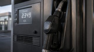 Motorina a urcat la 10,18 lei pe litru la Lukoil. Un plin costă cu 35 de lei mai mult decât acum o lună