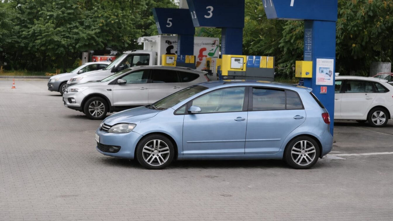 9,84 lei pe litru la motorină în București. Unde mai există diferențe de preț care contează pentru bugetele de flotă