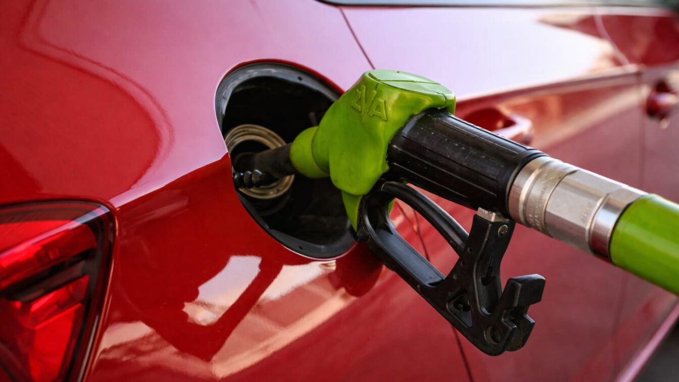 De la 1 iulie cresc prețurile la carburanți și punctul de amendă la 216,5 lei.