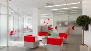 Design interior pentru instituții publice: funcționalitate, durabilitate și conformitate