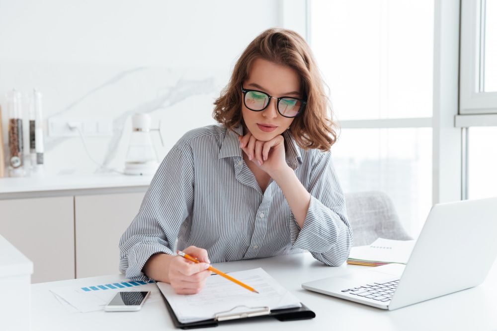 Diferența dintre PFA și SRL: răspundere, bani, taxe și administrare