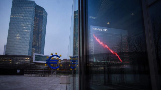 Economiștii BCE văd probabilă o scădere a acțiunilor tech din SUA