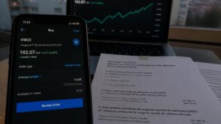 ETF-urile pot fi cumpărate de la 1 euro din România. Ce costuri, taxe și plafoane noi vor eroda randamentul final din 2026