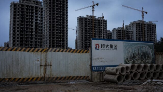 Grupul chinez Evergrande, amendat cu 15,82 miliarde de yuani pentru fraudă. Fondatorul Hui Ka Yan a fost condamnat pe viață