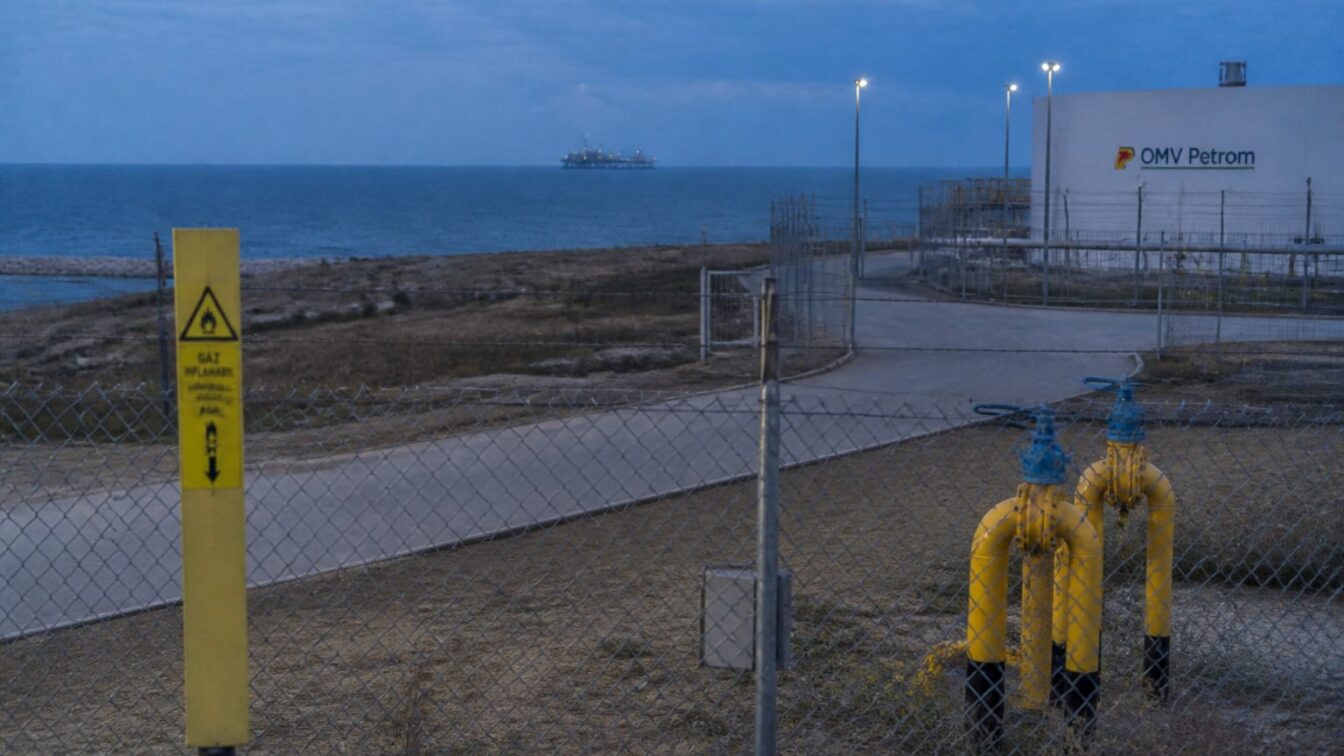 BNS cere analiza în CSAT pentru contractul de 2,4 miliarde de euro cu OMV Petrom. Ce risc intră în buget