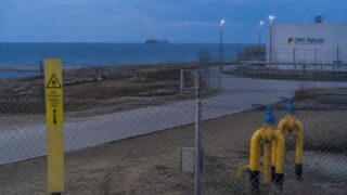 BNS cere analiza în CSAT pentru contractul de 2,4 miliarde de euro cu OMV Petrom. Ce risc intră în buget