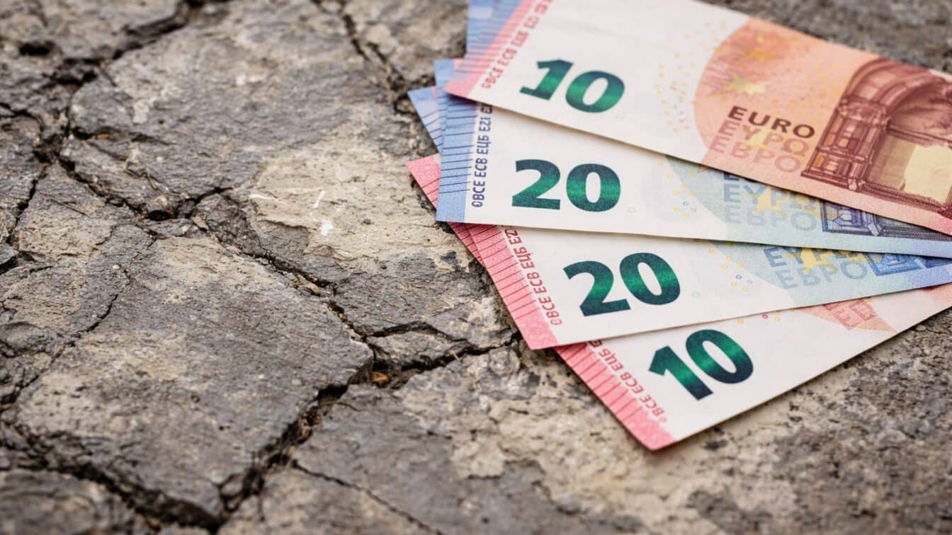 Investițiile străine directe au scăzut cu 82% la 669 milioane de euro